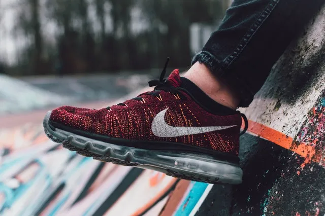 Sneakers idealnym rodzajem obuwia męskiego do każdej stylizacji